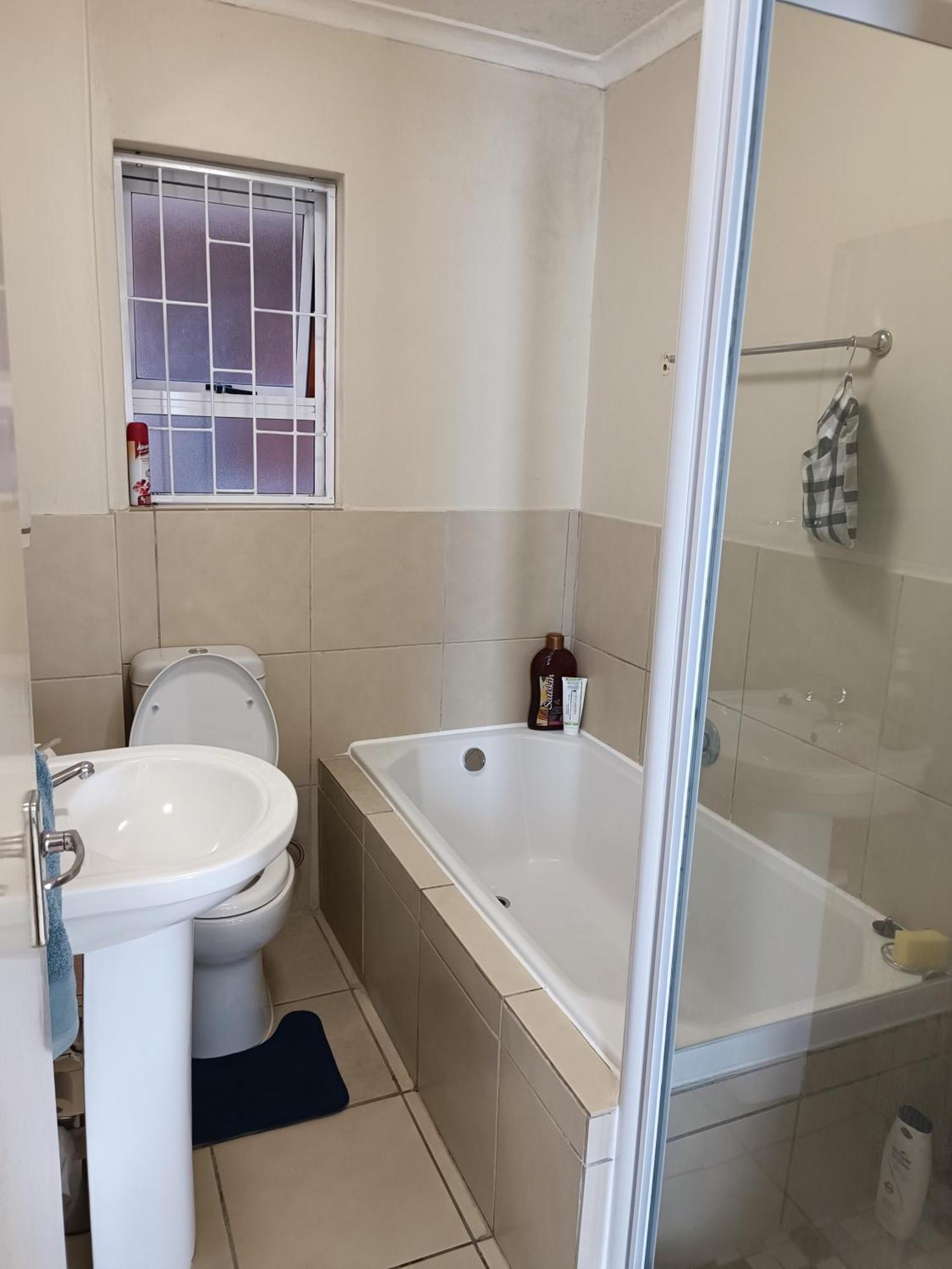 2-bedroom Bliss @17 *
