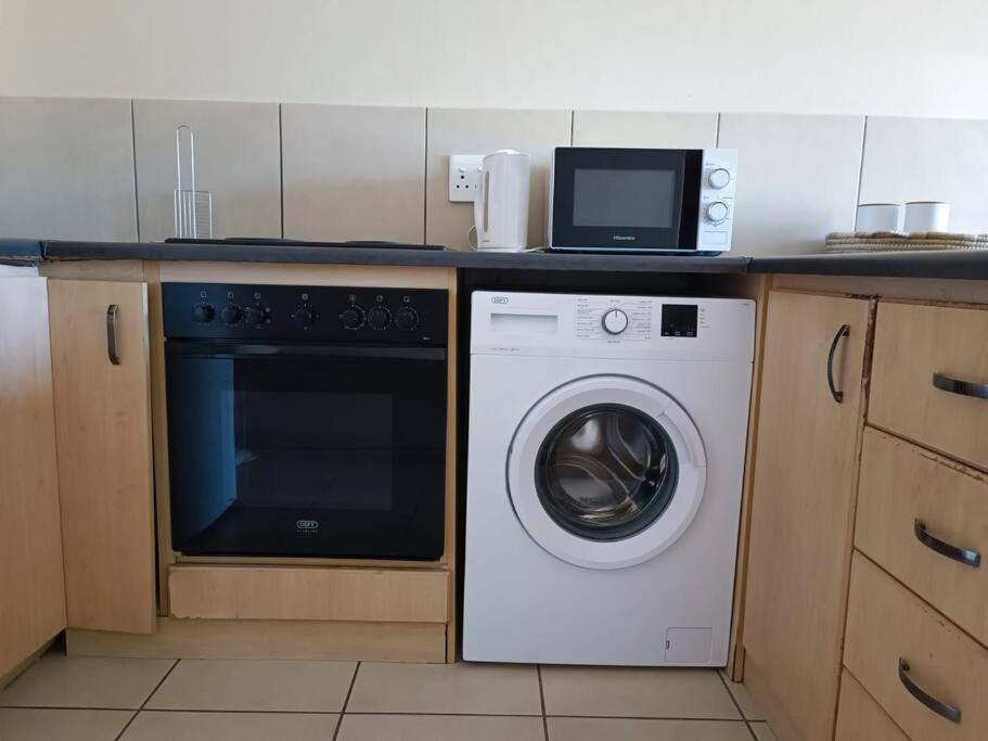 2-bedroom Bliss @17 * Cape Town